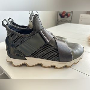 SOREL Womens strap sneaker. In new conditions.